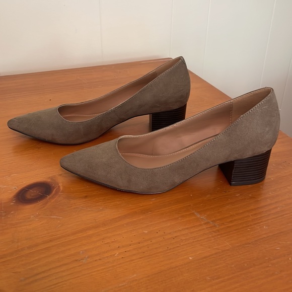 Madeline pumps. Barely worn. Olive green neutral color. Size 8. - Picture 2 of 2